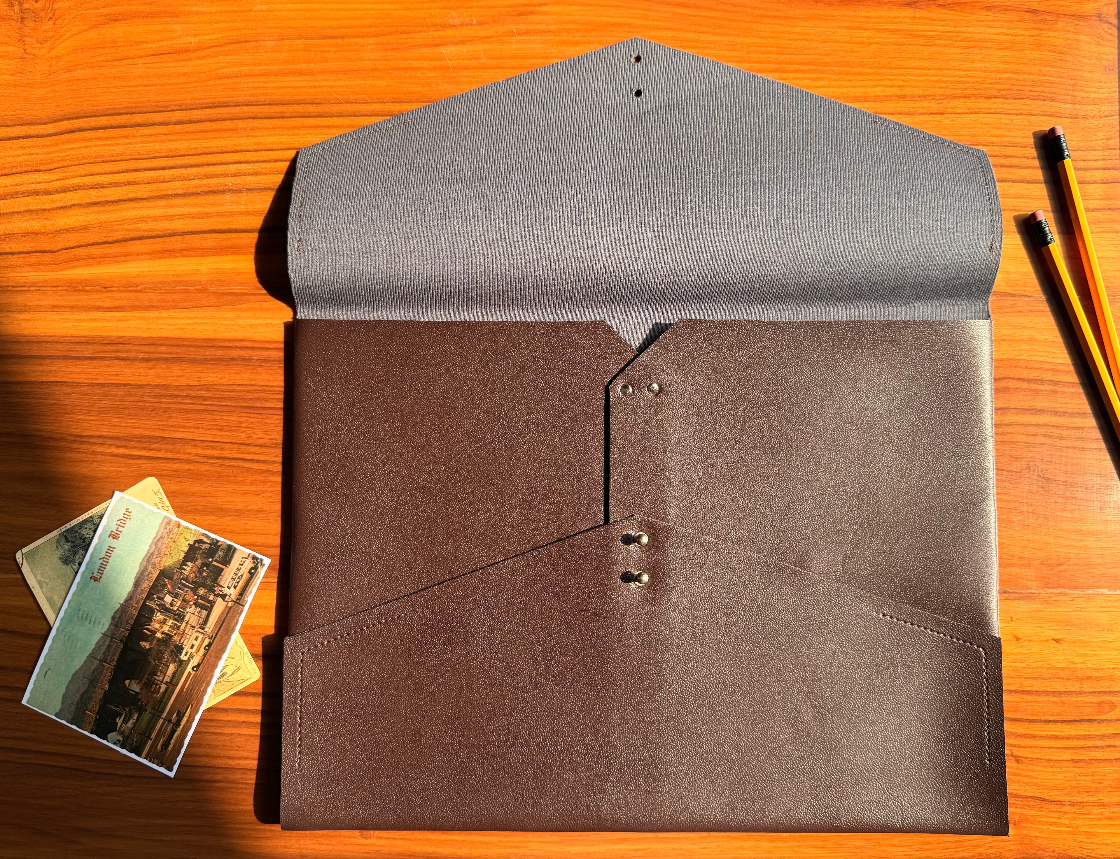 The Stud Sleeve - Brown